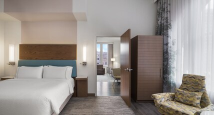 Even Hotel Pittsburgh Downtown, an IHG hotel Room Type - 1 Bedroom Suite Sofa Bed Mobility Accessible