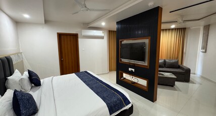 EKANSH HOTELS AND RESORTS Room Type - SUITE ROOM
