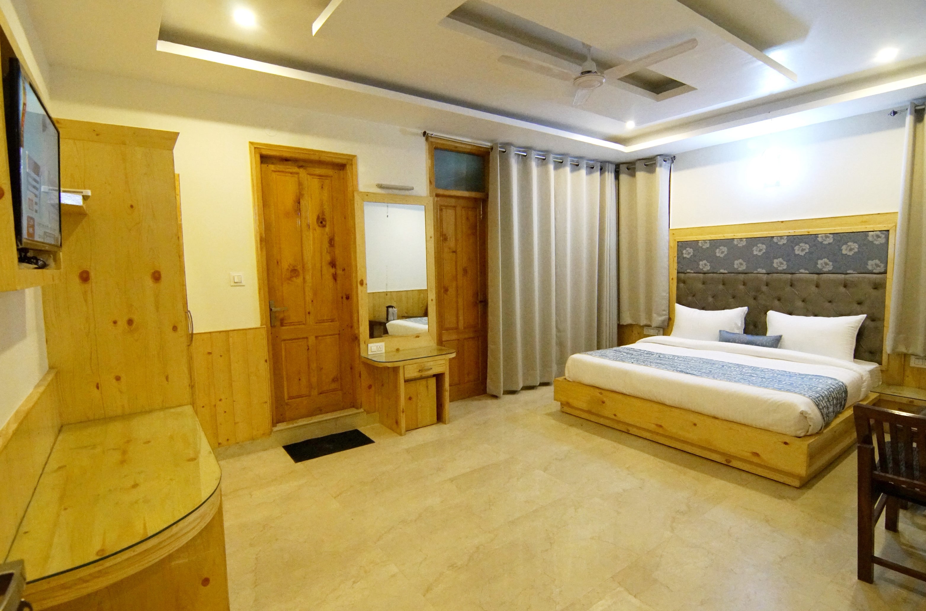 Hotel Beas - Tap to explore photos