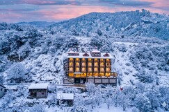 Snow White Resort - Central Heating - Breathtaking Moutain & River Views