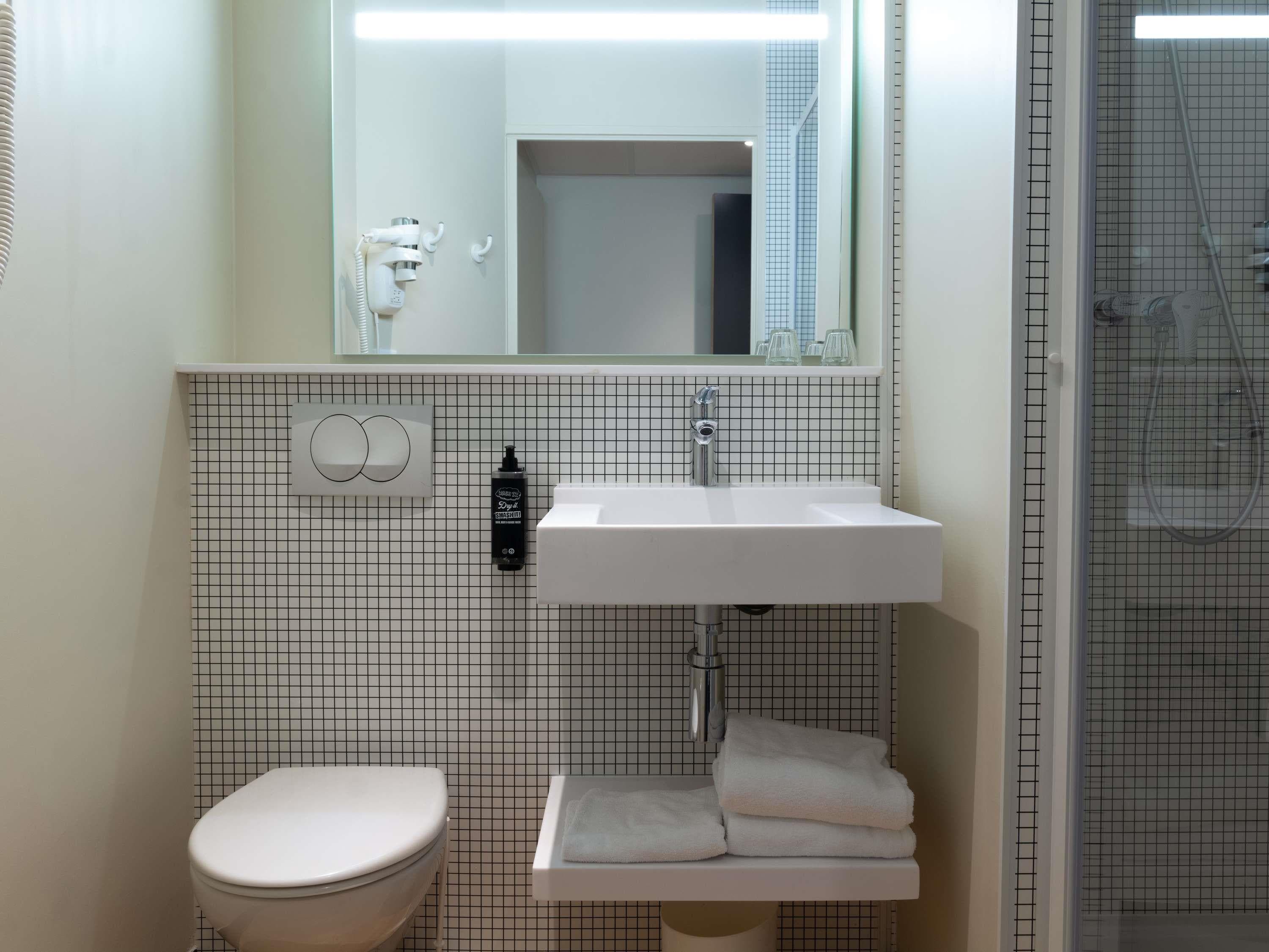 Hotel Ibis Budget Saint Malo Centre - Tap to explore photos