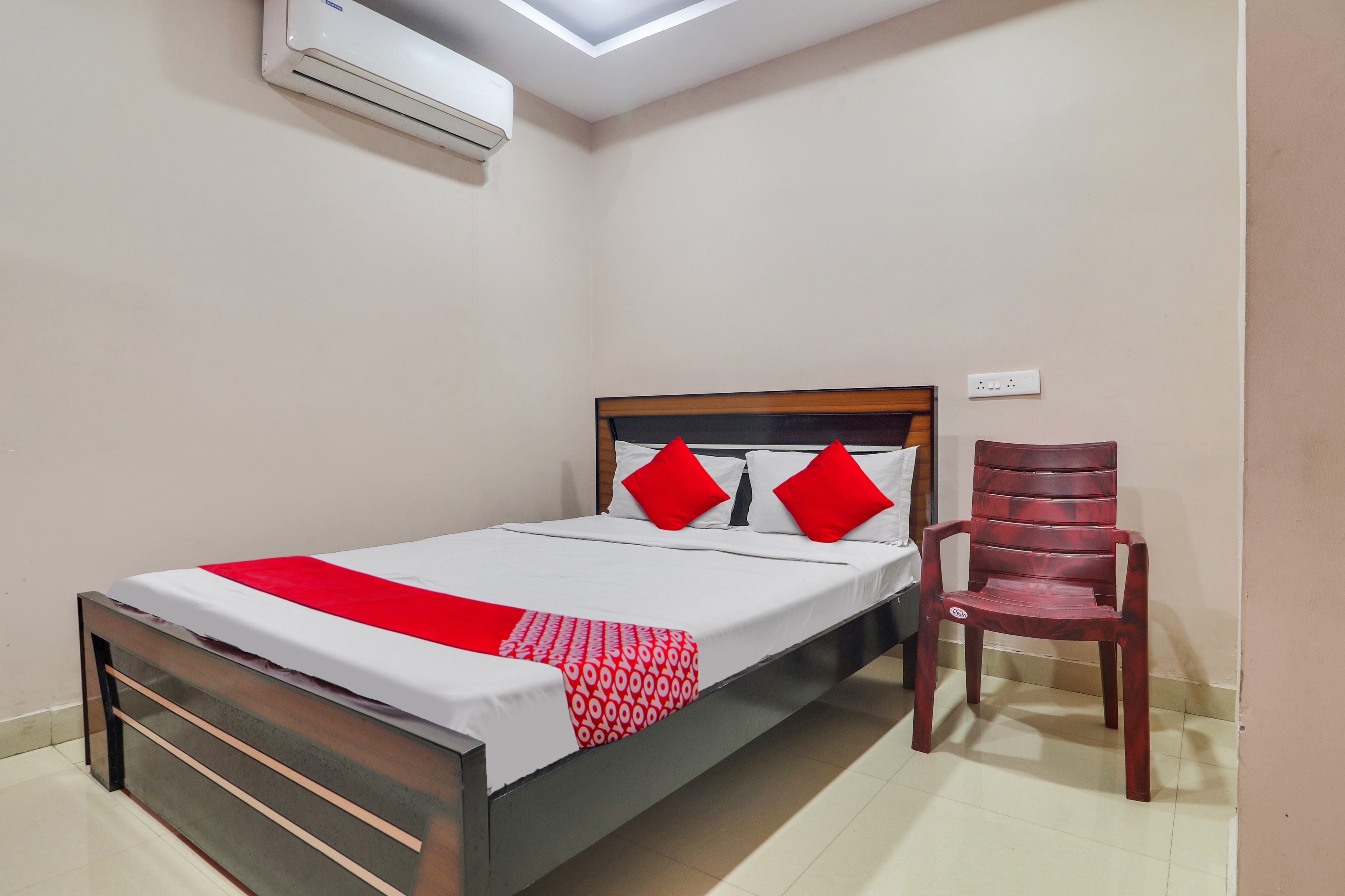 HOTEL O VASISTA RESIDENCY - Tap to explore photos