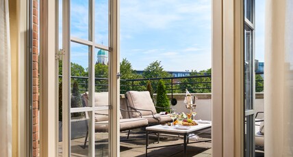 InterContinental DUBLIN Room Type - 1 Bedroom Suite Dining Outdoor Terrace Sofa Bed