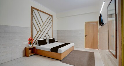 Hotel O Sector 63 Noida Formerly Daya Inn Room Type - Deluxe