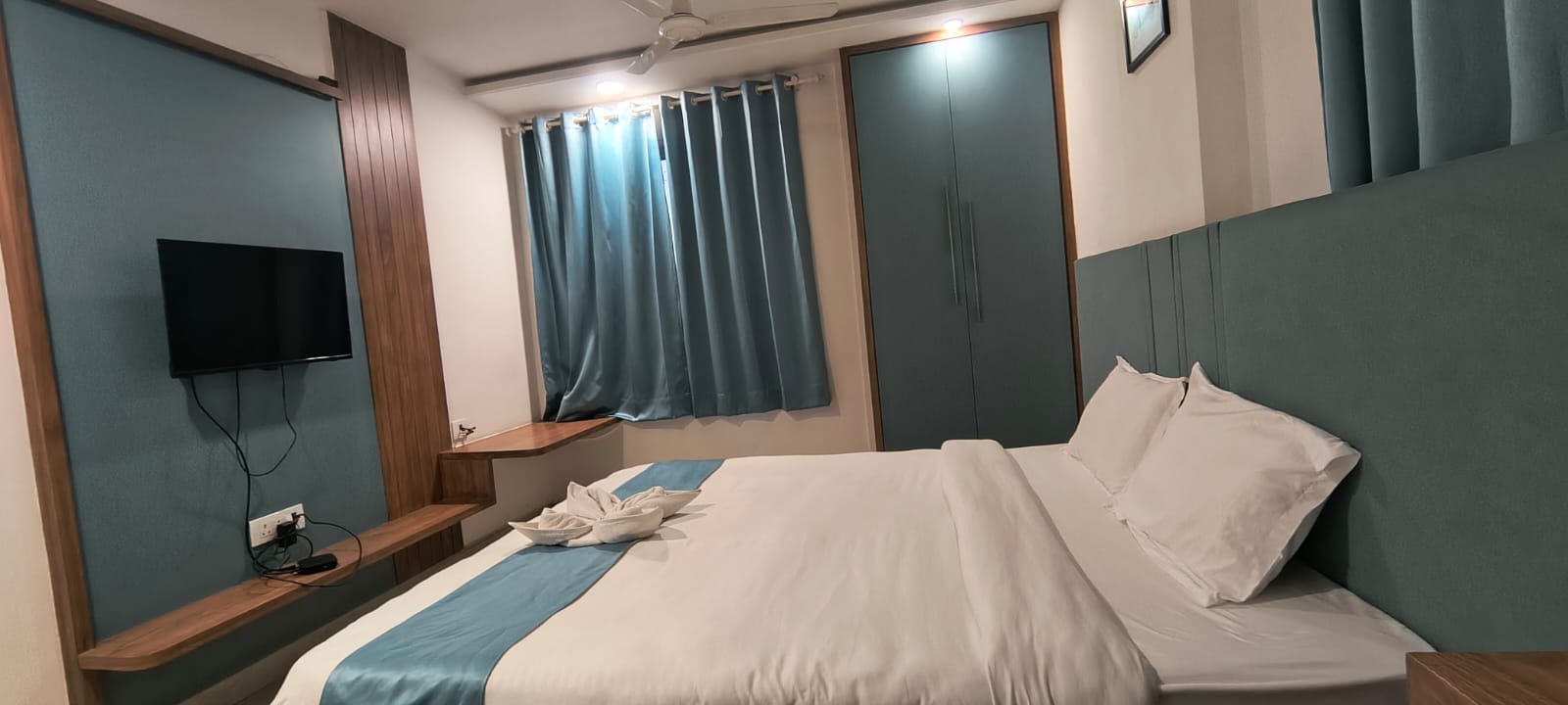 The Gamora - Tap to explore photos