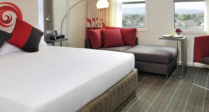 Novotel Melbourne Glen Waverley Room Type - Deluxe Room 1 King Bed