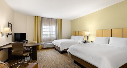 Candlewood Suites BISMARCK, an IHG hotel Room Type - 2 Queen Bds Studio Suite Comm Access Tub