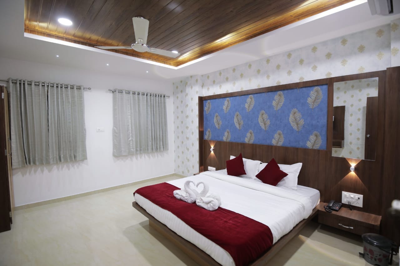 Hotel Manoj Prakash - Tap to explore photos