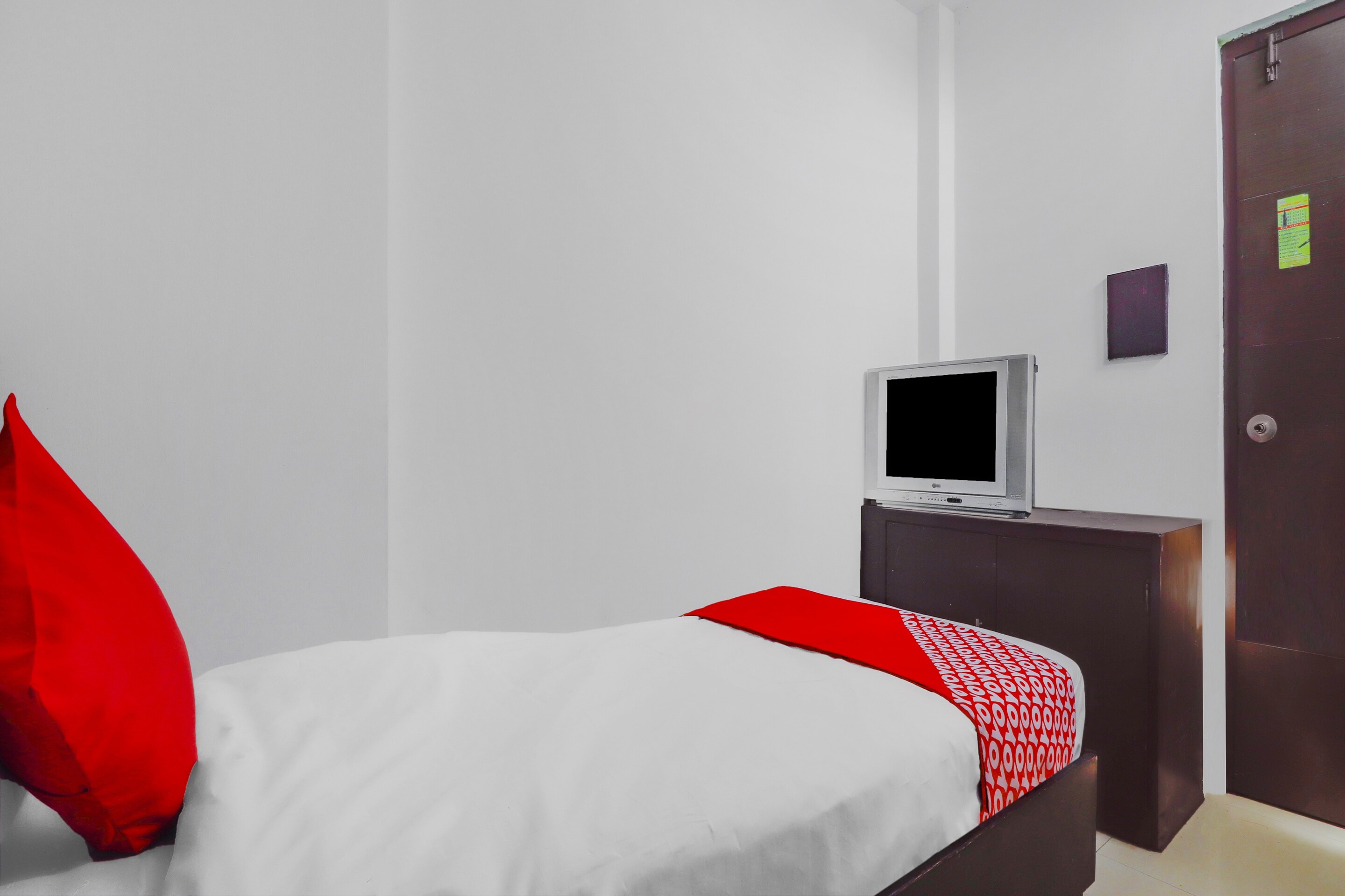 Hotel O Meredian comfort inn - Tap to explore photos