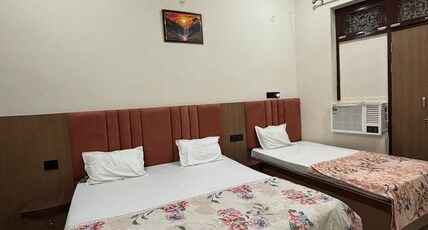 Shree Radha Rani Paying Guest House Room Type - Deluxe Triple AC Room