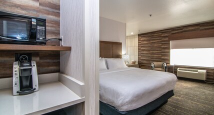 Holiday Inn Express Hotel & Suites Kalispell Room Type - 1 King 1 Bdrm Ste Living Area Jetted Tub