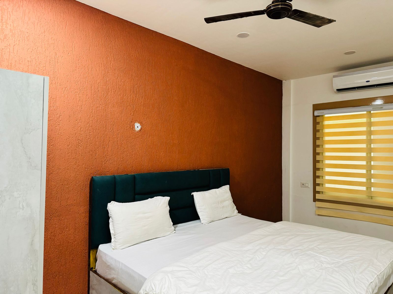 The Ved Stays Rooms and Dorms - Tap to explore photos