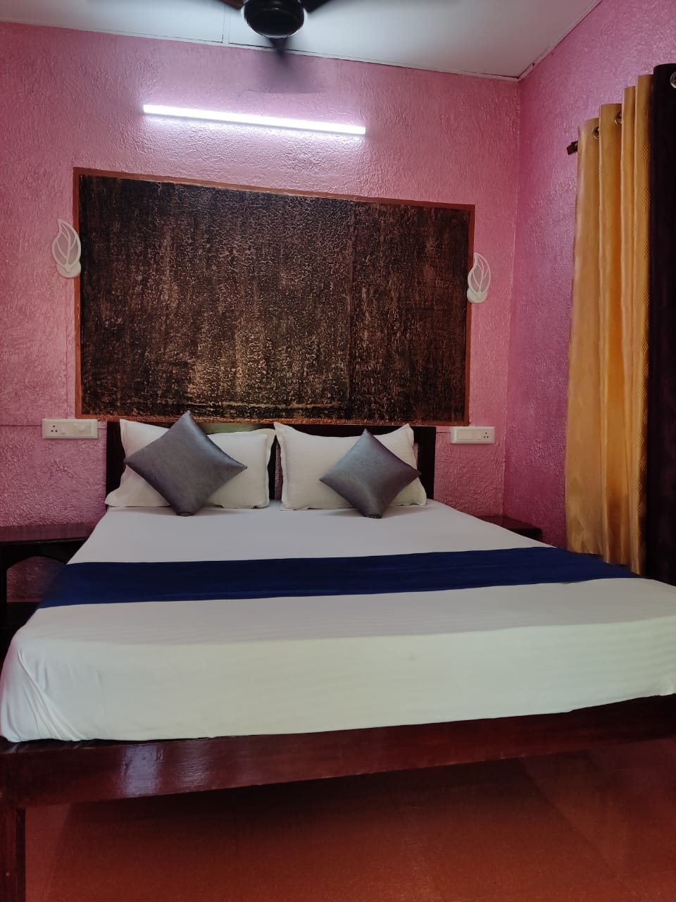 SPARROW PALACE - Tap to explore photos