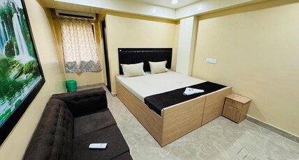 Hotel Red Velvet Room Type - DELUXE ROOMS