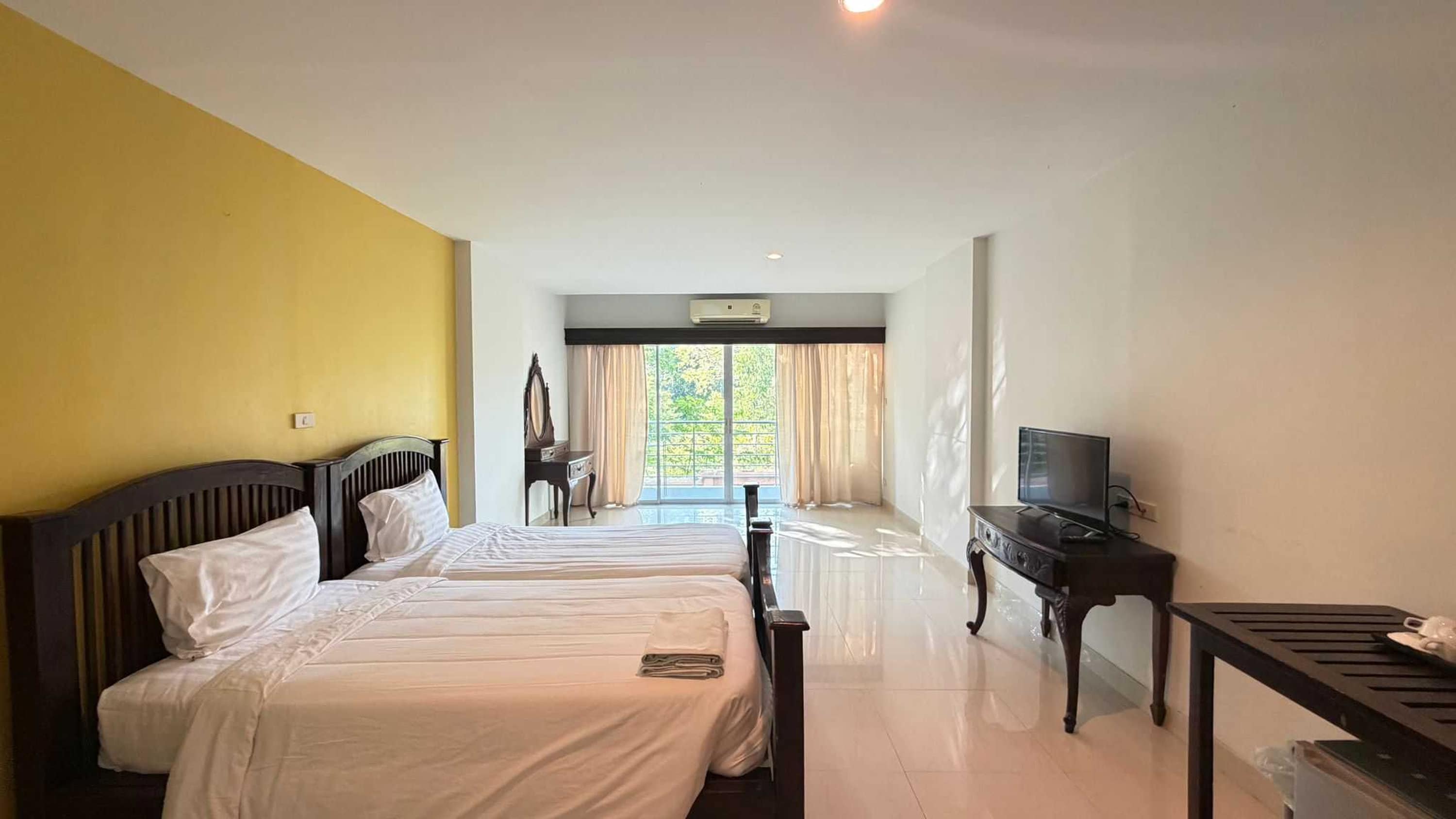 Sunday Wongamat Privacy Pattaya - Tap to explore photos