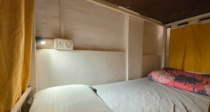 Neon Chameleon Room Type - 8 bed Mixed AC Dorm (Room 1)