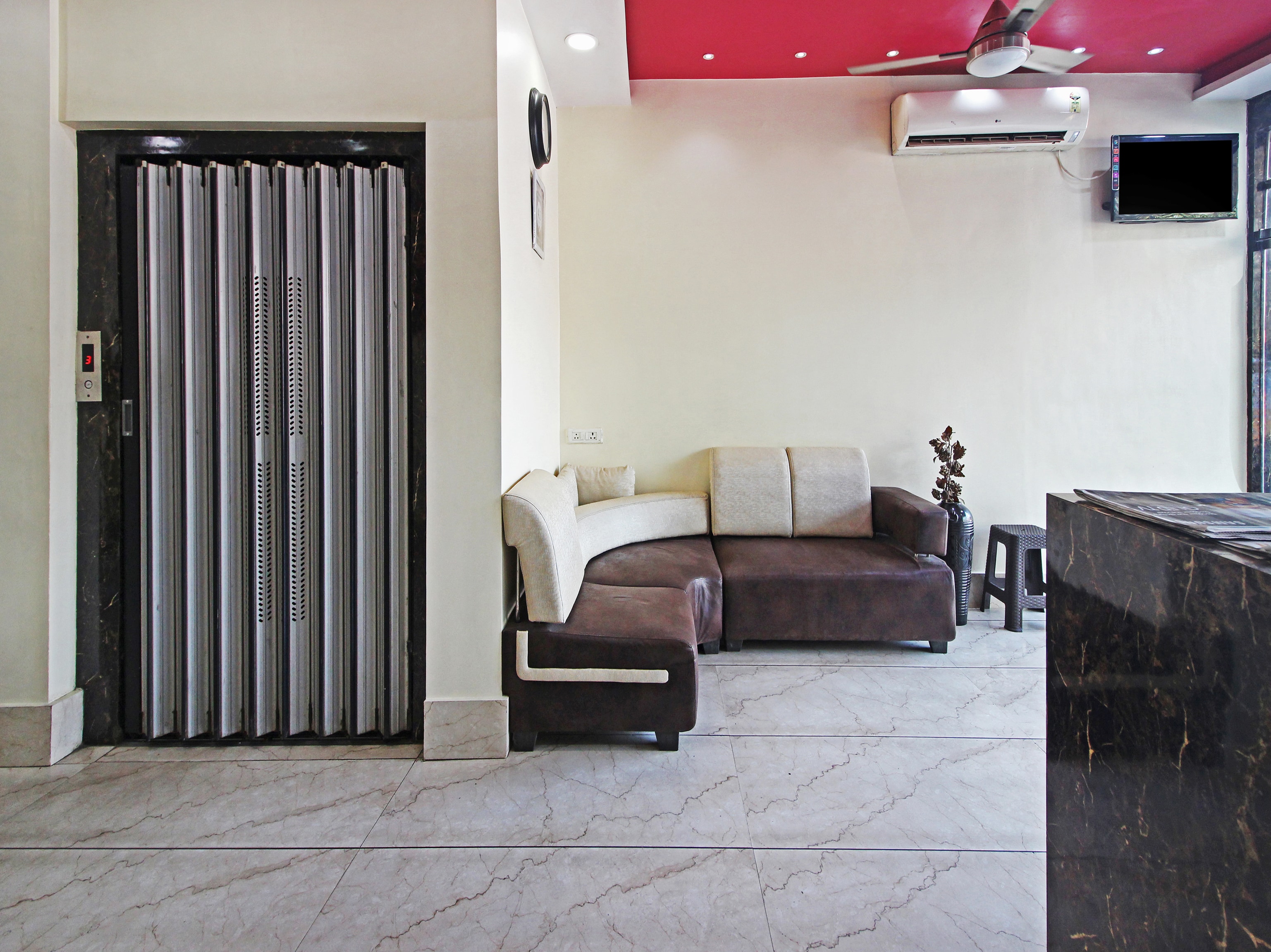 Hotel D Empire - Tap to explore photos