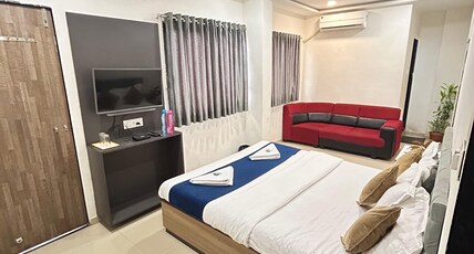 S R HOTEL Room Type - Classic Room