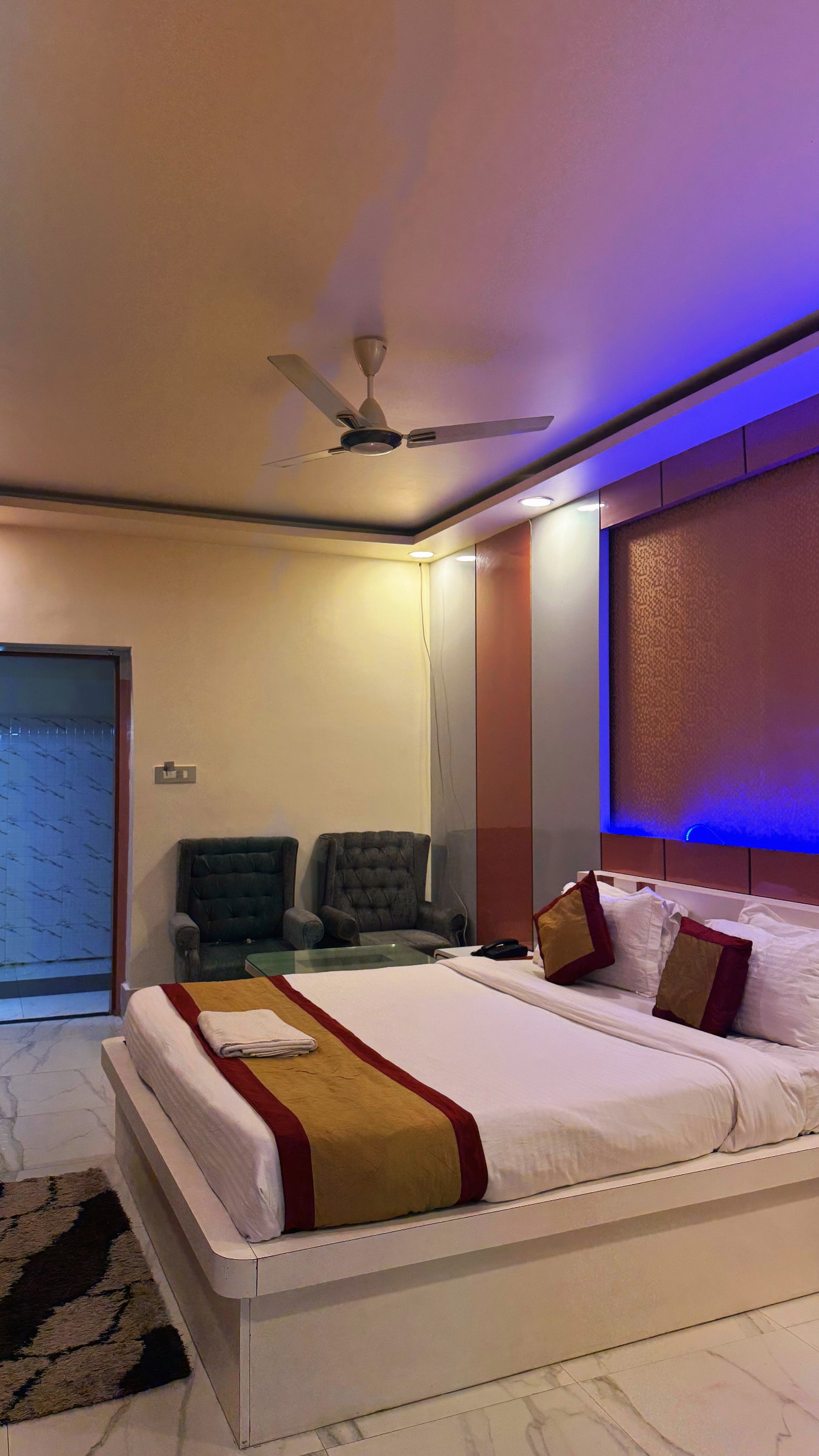Hotel Gokul Raj - Tap to explore photos