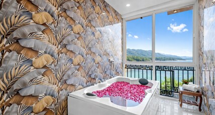 The Neeraj Ganga Ranimahal With Ganga Ghat Access Room Type - Two Room Suite With Jacuzzi, Ganga And Mountain View Balcony
