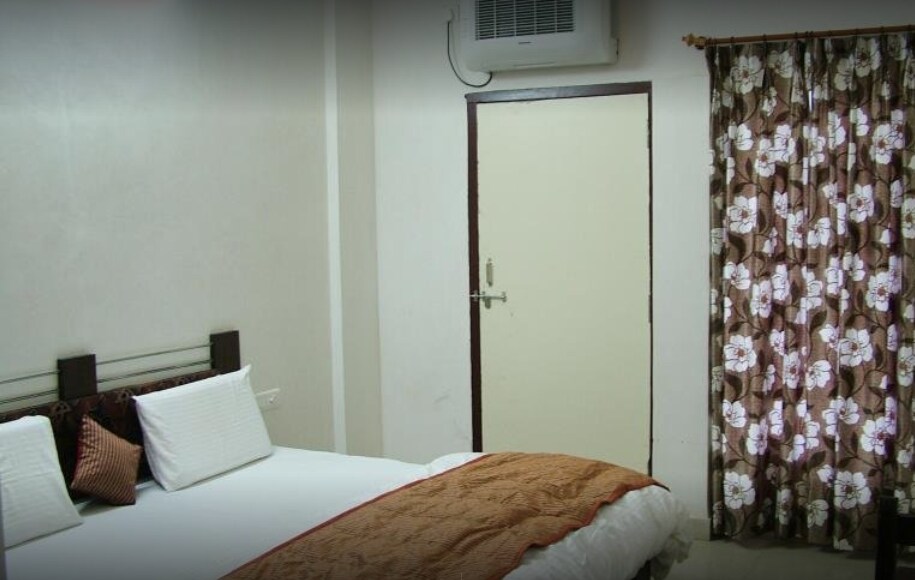 Hotel Ashwin Vatika - Tap to explore photos