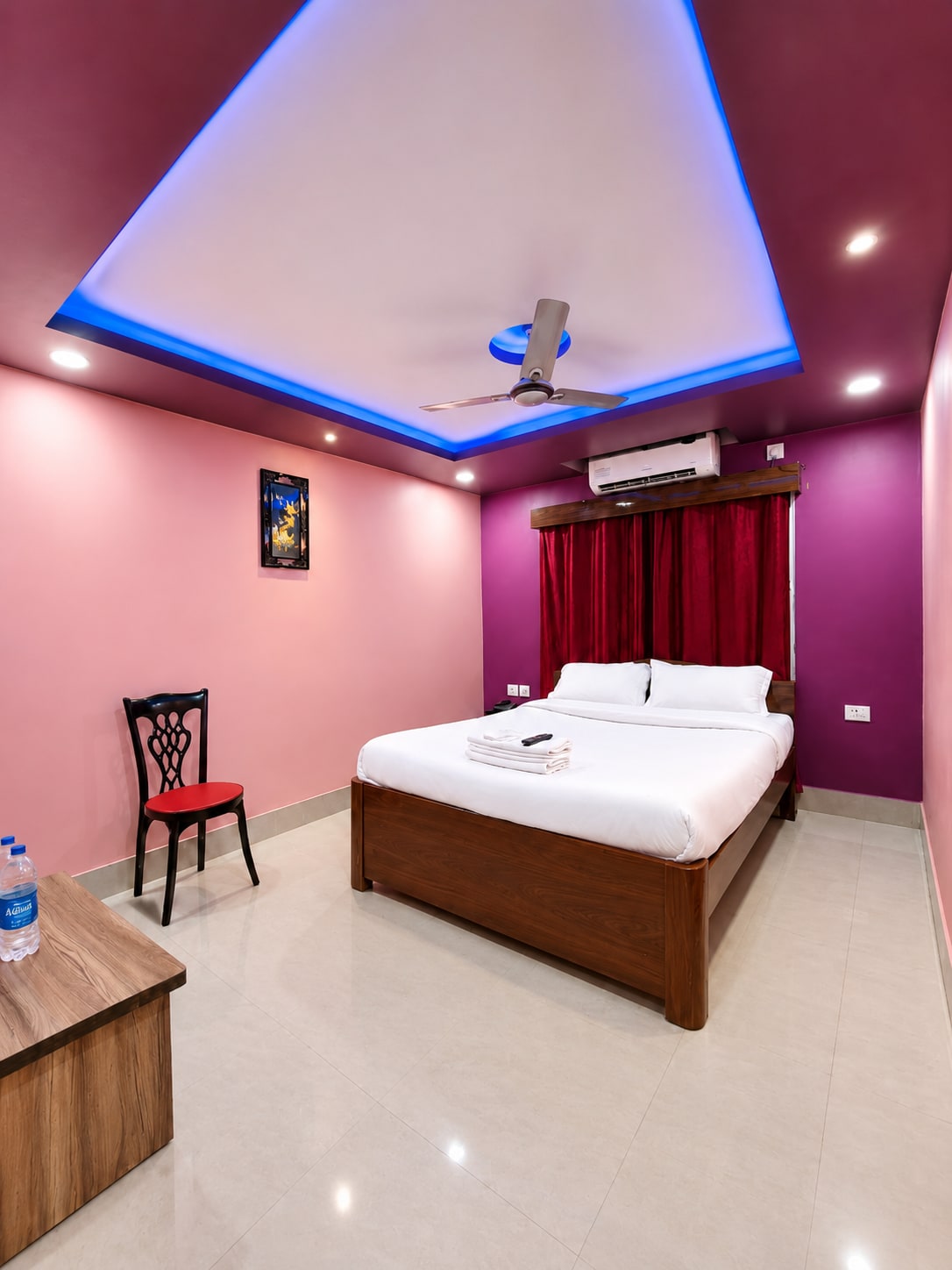 Das Hotel (5 minutes from Bagdogra Airport) - Tap to explore photos