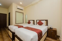 Hotel O Divine Residency Near Phoenix Marketcity