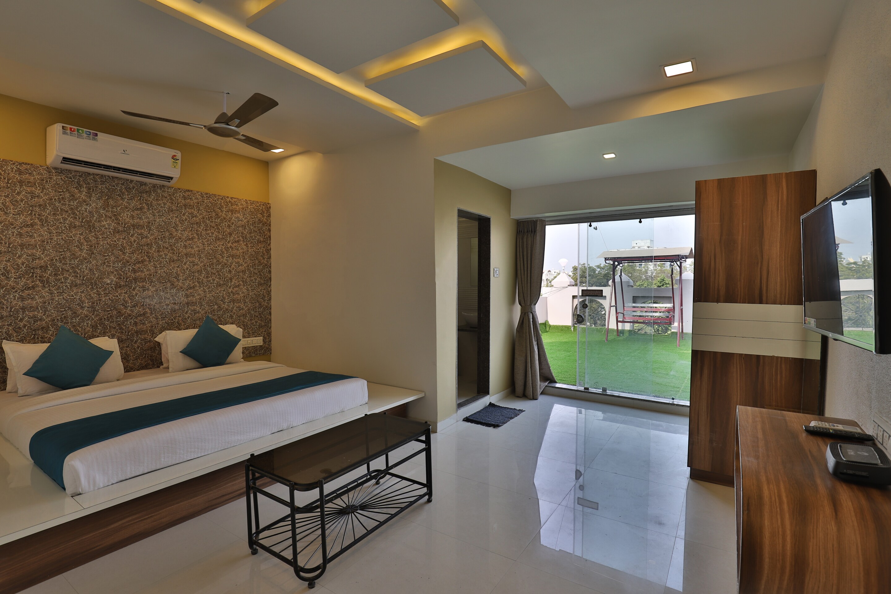 Hotel Neelkanth Bliss - Tap to explore photos