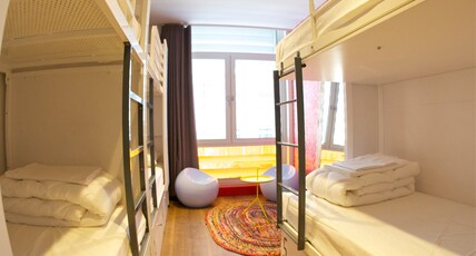 Generator Barcelona Room Type - Bed in 6-Bed Female Shared Dorm (private bathroom)