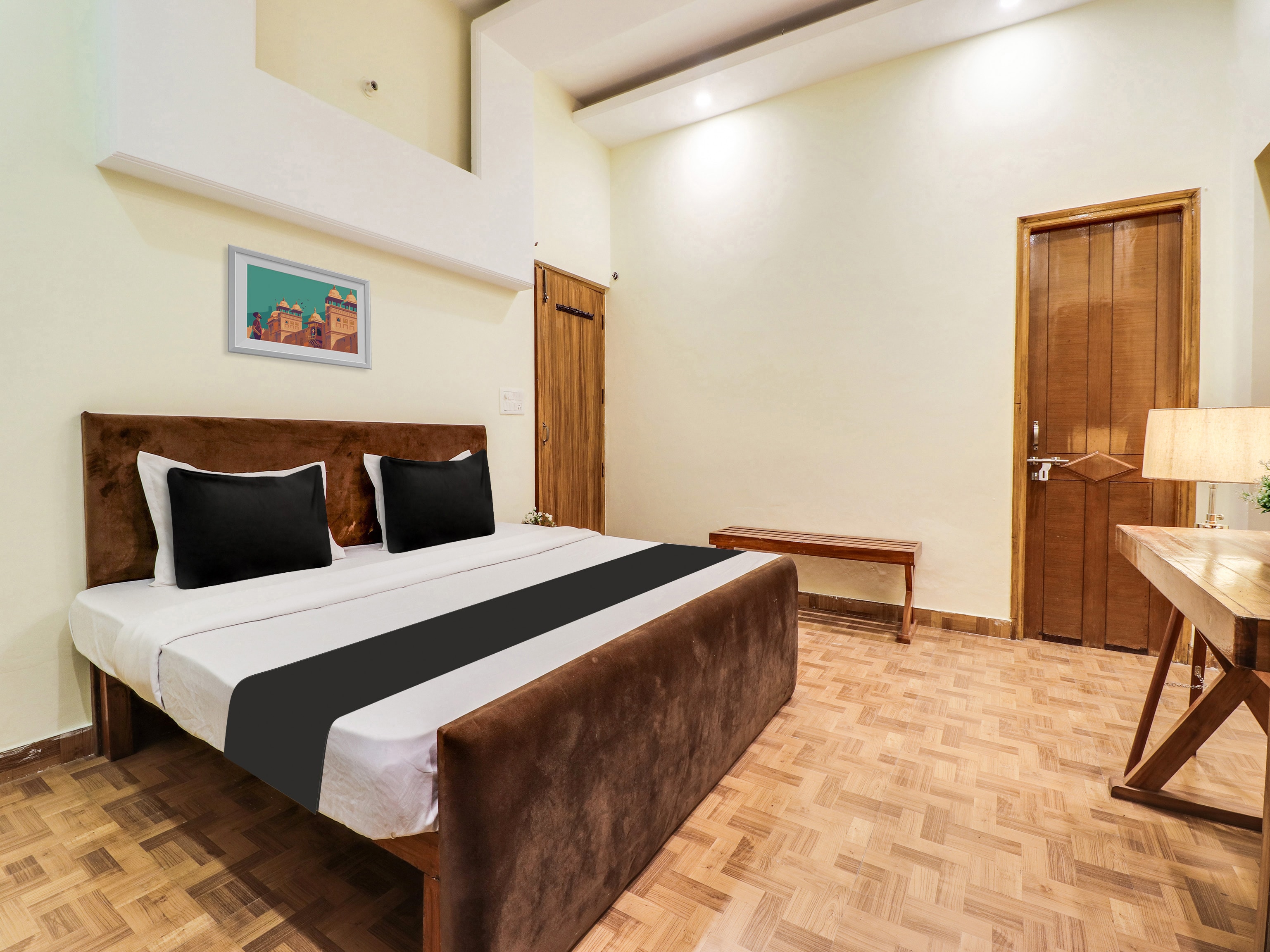 Hotel O Regal - Tap to explore photos