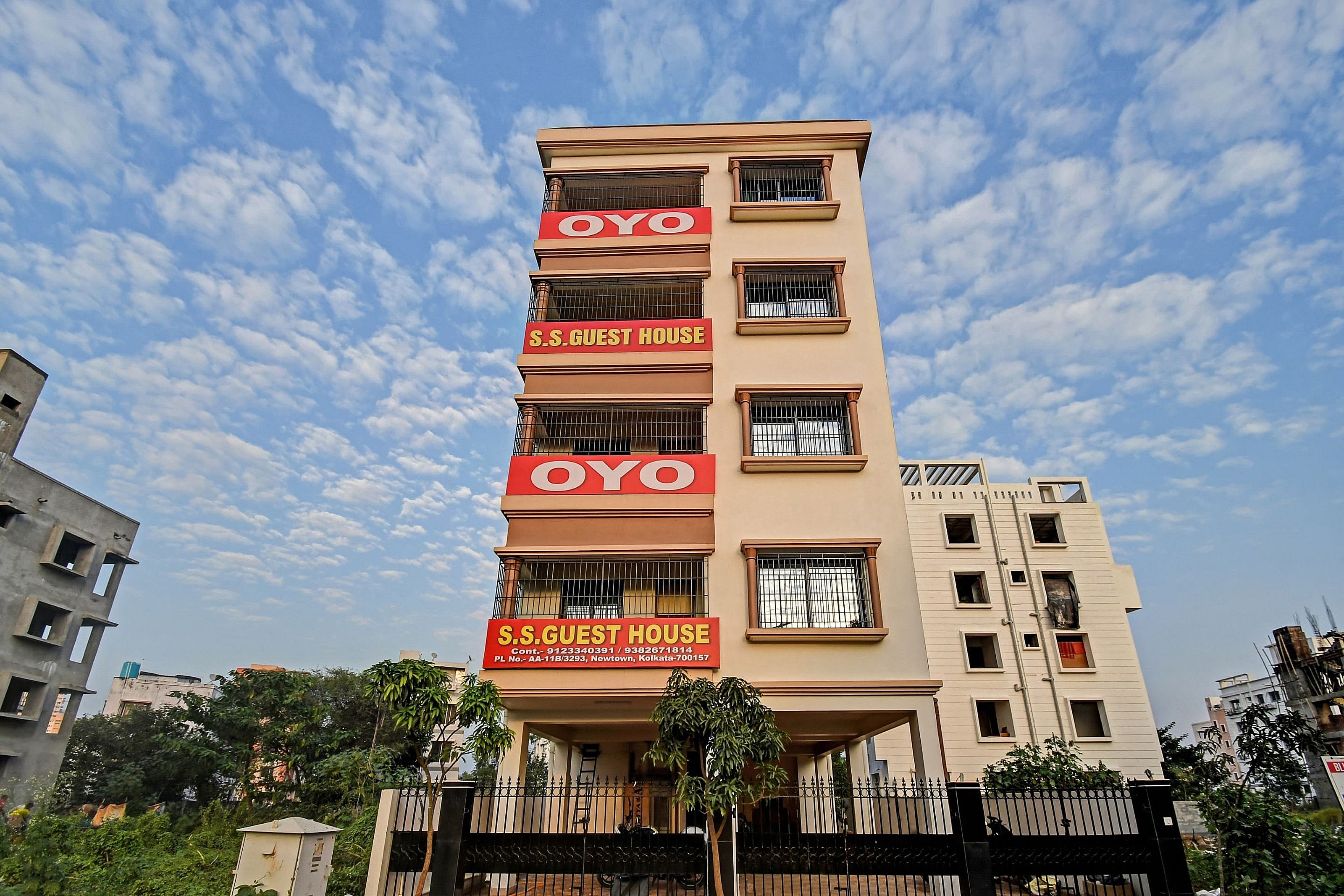 Hotel O S S Guest House - Tap to explore photos