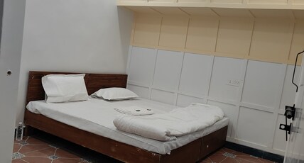 Ramayanika Homestay Room Type - Deluxe 102 with ac