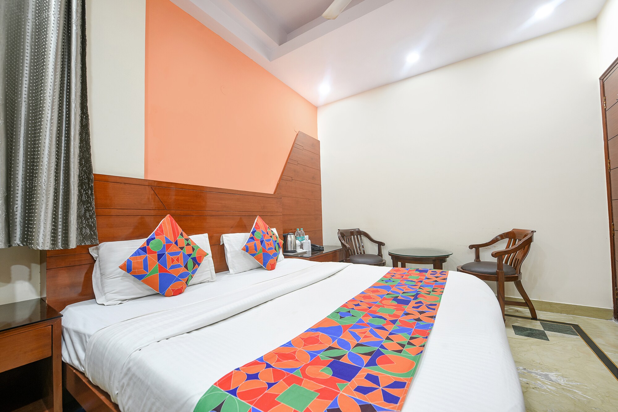 FabHotel Jaggi Palace Karol Bagh - Tap to explore photos
