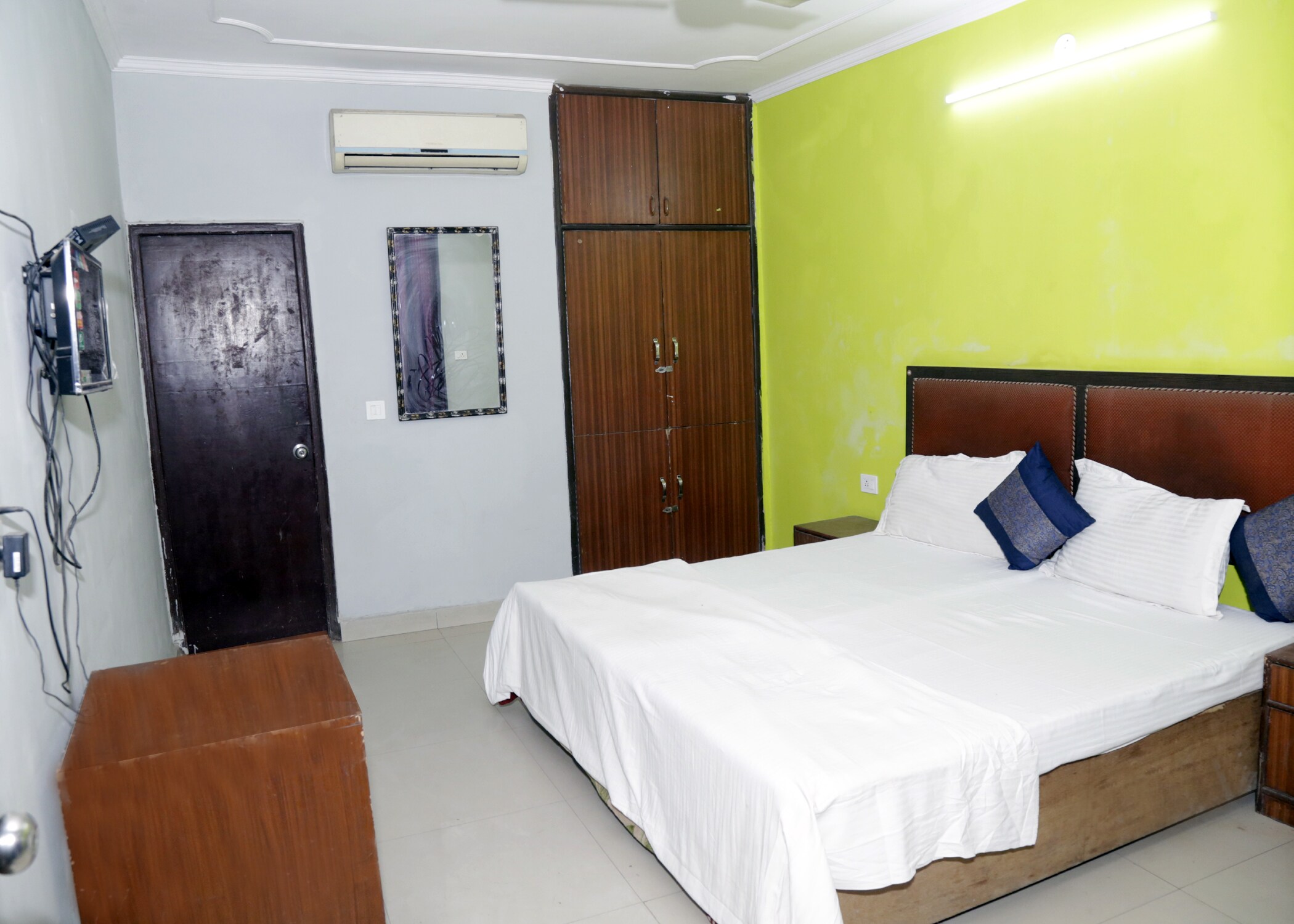 Shri Sai Cottage Mahipalpur - Tap to explore photos