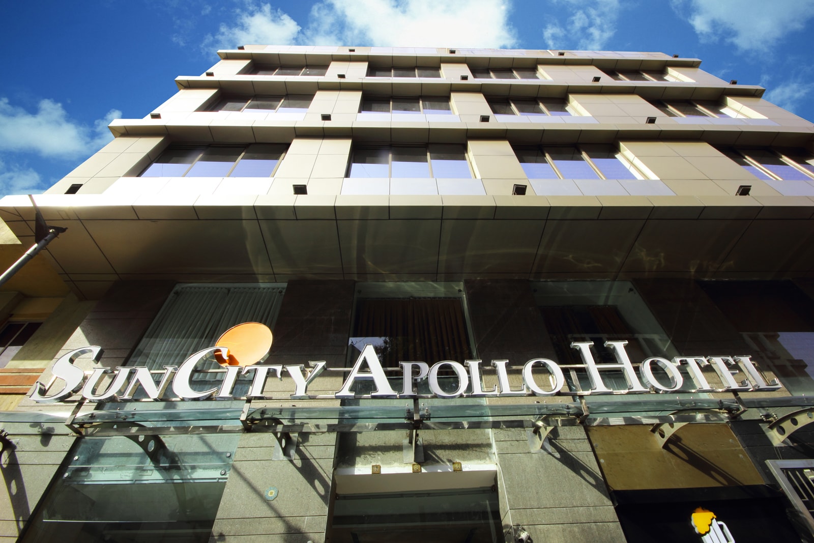 Hotel Suncity Apollo - Tap to explore photos