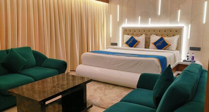 Hotel Holiston Room Type - Suite Room with Bathtub