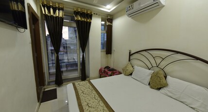 Baba Guest House Room Type - Semi Deluxe Double bed Non ac (Attach Bathroom)