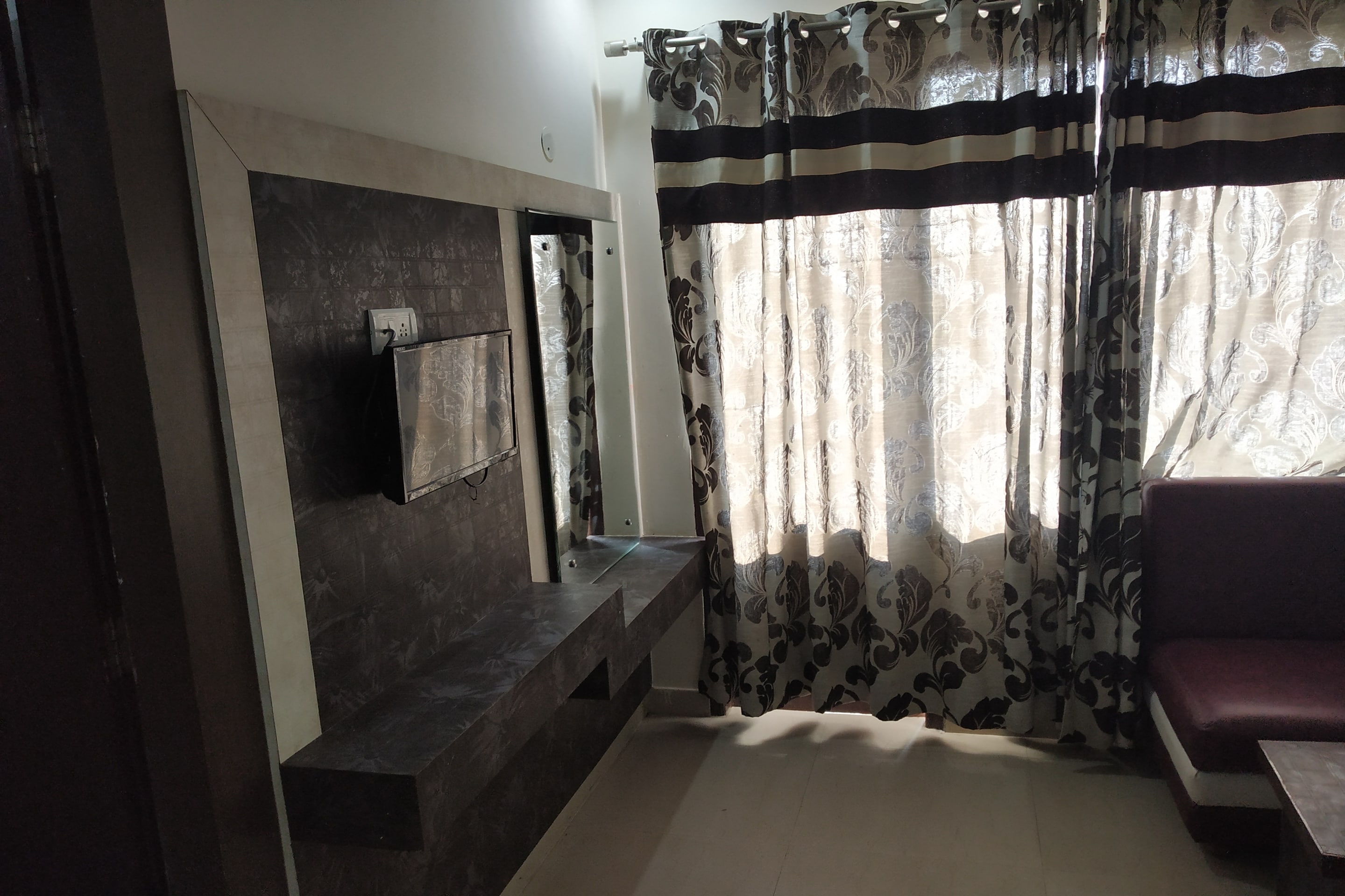 Hotel Mahadev Inn - Tap to explore photos