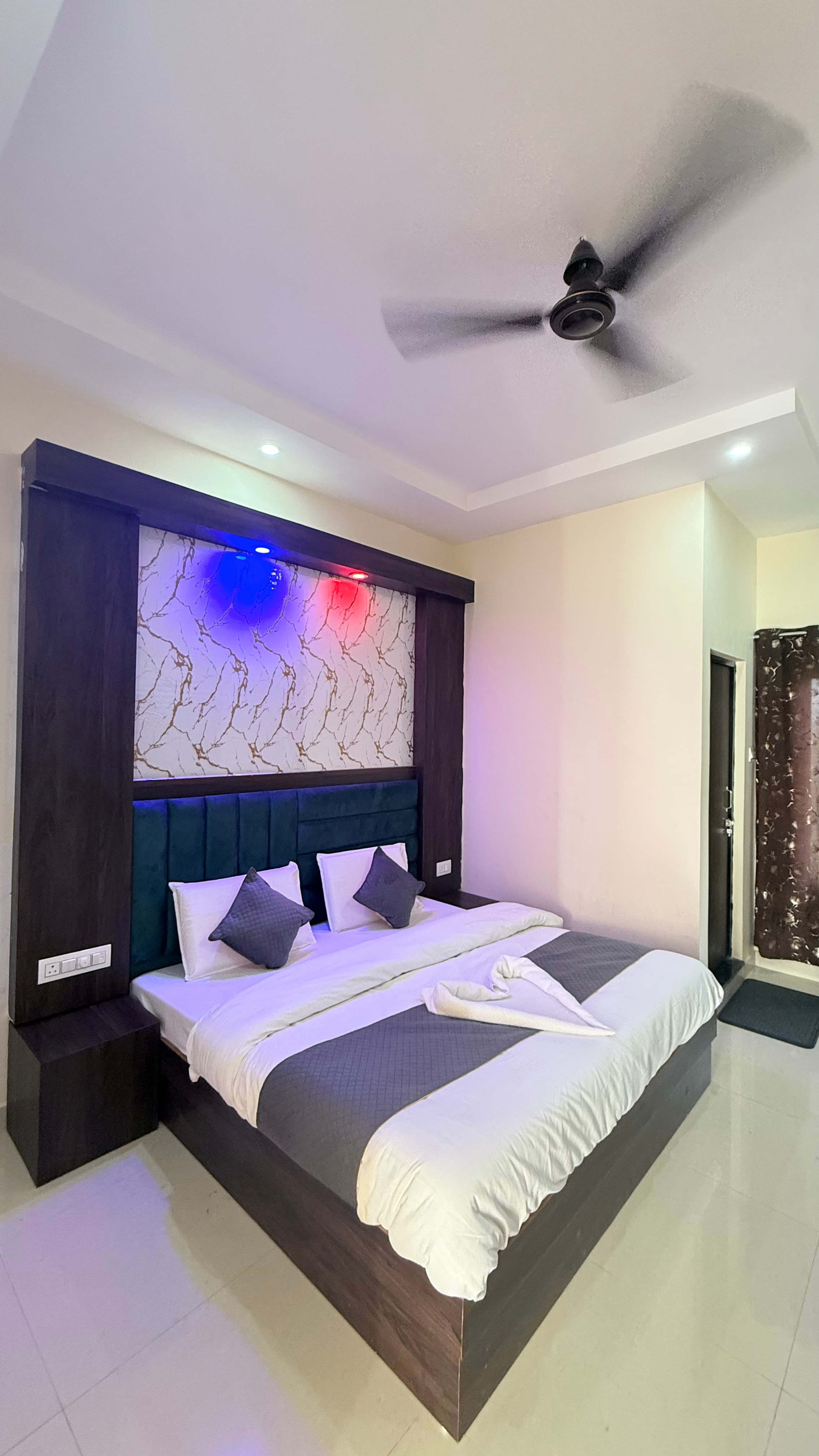Maa Bhawani HomeStay Katra - Tap to explore photos