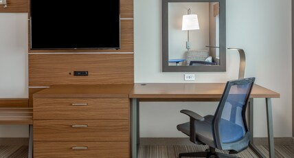 Holiday Inn Express & Suites Rice Lake Room Type - 1 King Suite Mobility Accessible Tub Sofa Bed