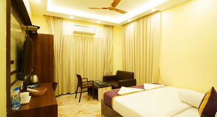 Elegant Beach Resort & Spa Room Type - Queen Room with Balcony