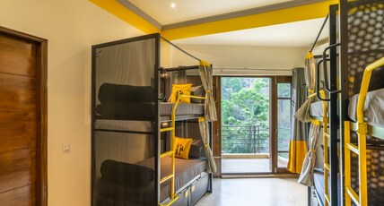 The Hosteller Kasauli Room Type - Deluxe Room with 6 Dorm Beds and Balcony