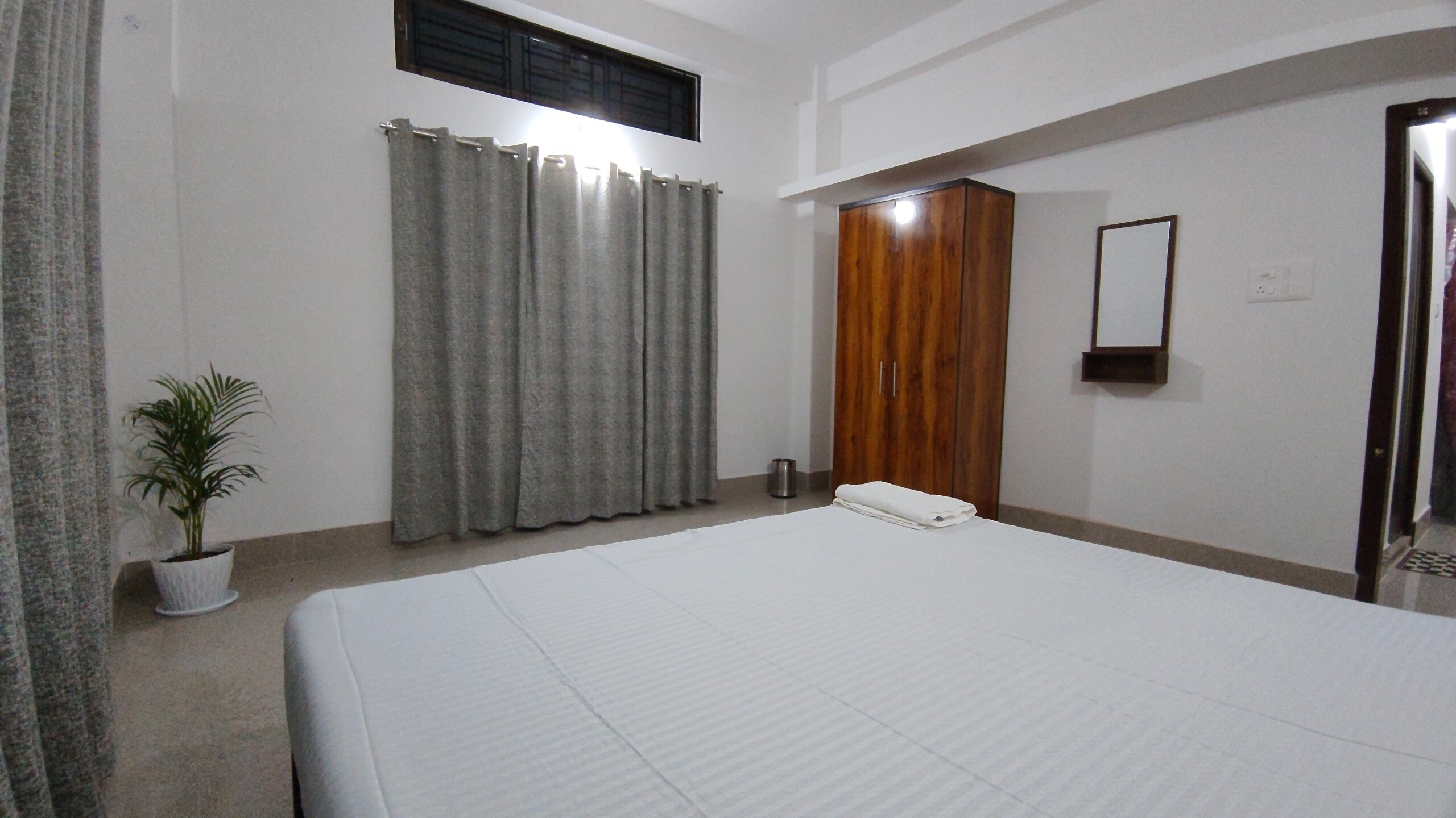 Dhriti Apartment | 3Min From Airport - Tap to explore photos