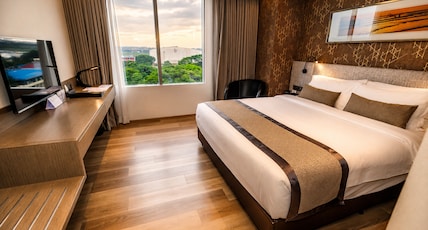 Best Western Plus Maple Leaf Room Type - Suite-2 King Beds, Non-Smoking, Family Room, Flat Screen Television, Separate Living Room, Wi-Fi, Co Best Western Plus Maple Leaf Room Type - Suite-2 King Beds, Non-Smoking, Family Room, Flat Screen Television, Separate Living Room, Wi-Fi, Co