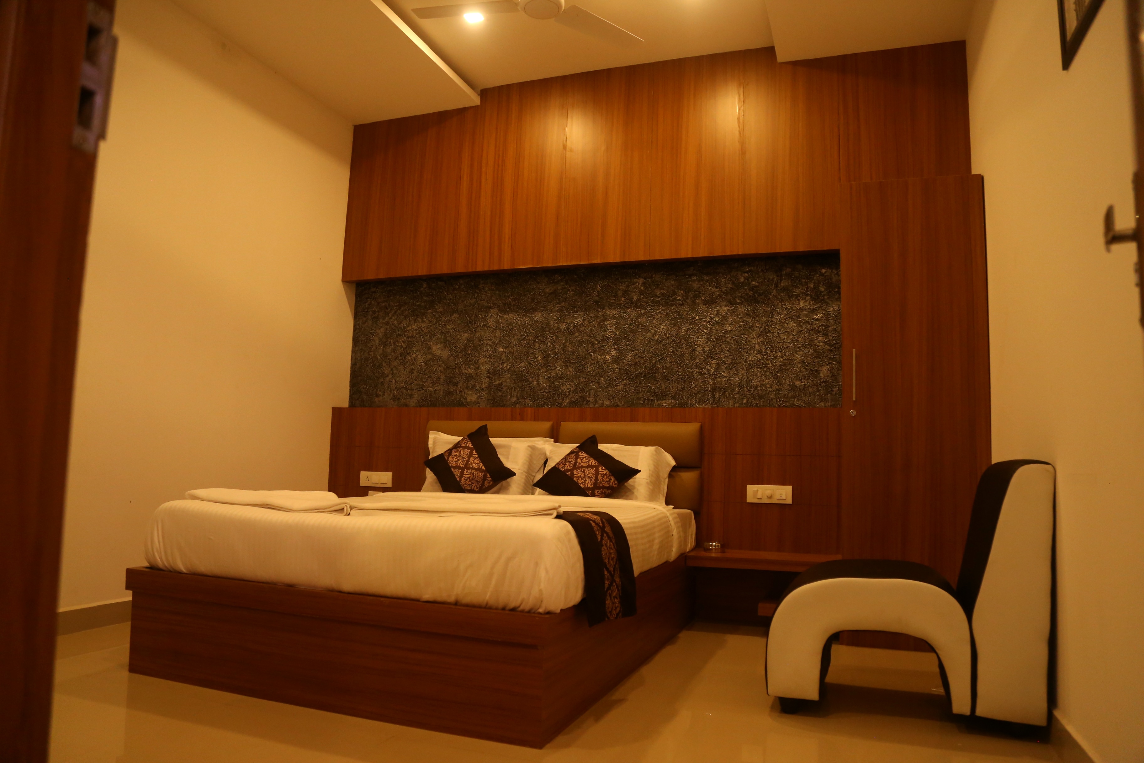 Park Lane - Tap to explore photos