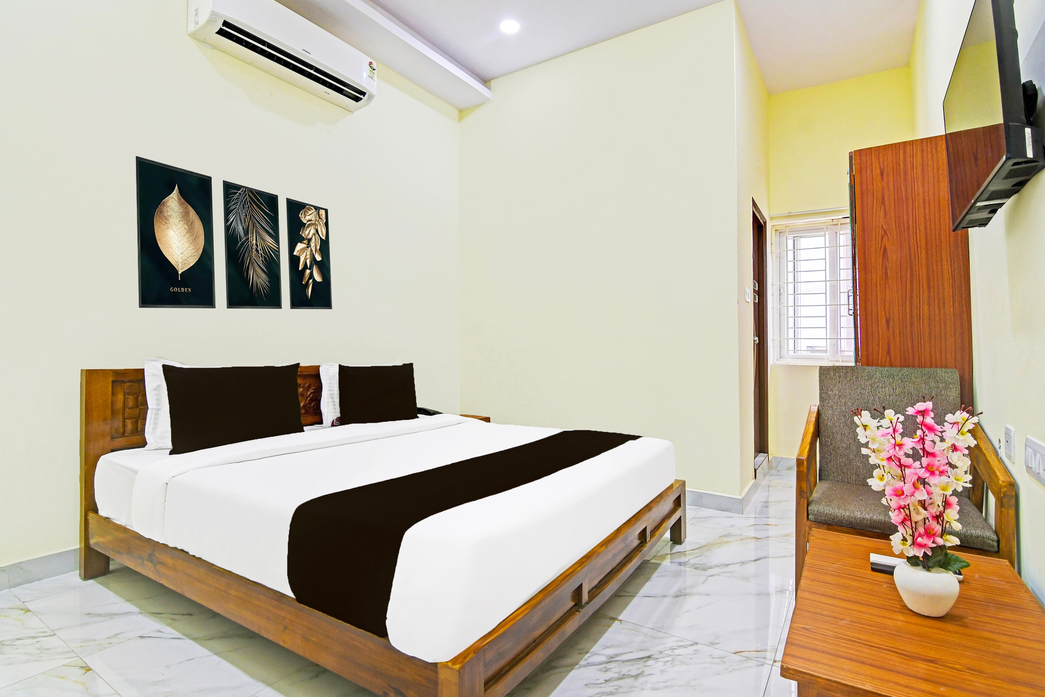 OYO Townhouse Dwarakanagar Near Gurudwara - Tap to explore photos