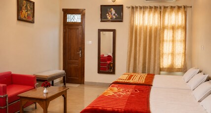 Smriti Bhawan Resort & Lawn Room Type - Super Deluxe AC (6 Beds)
