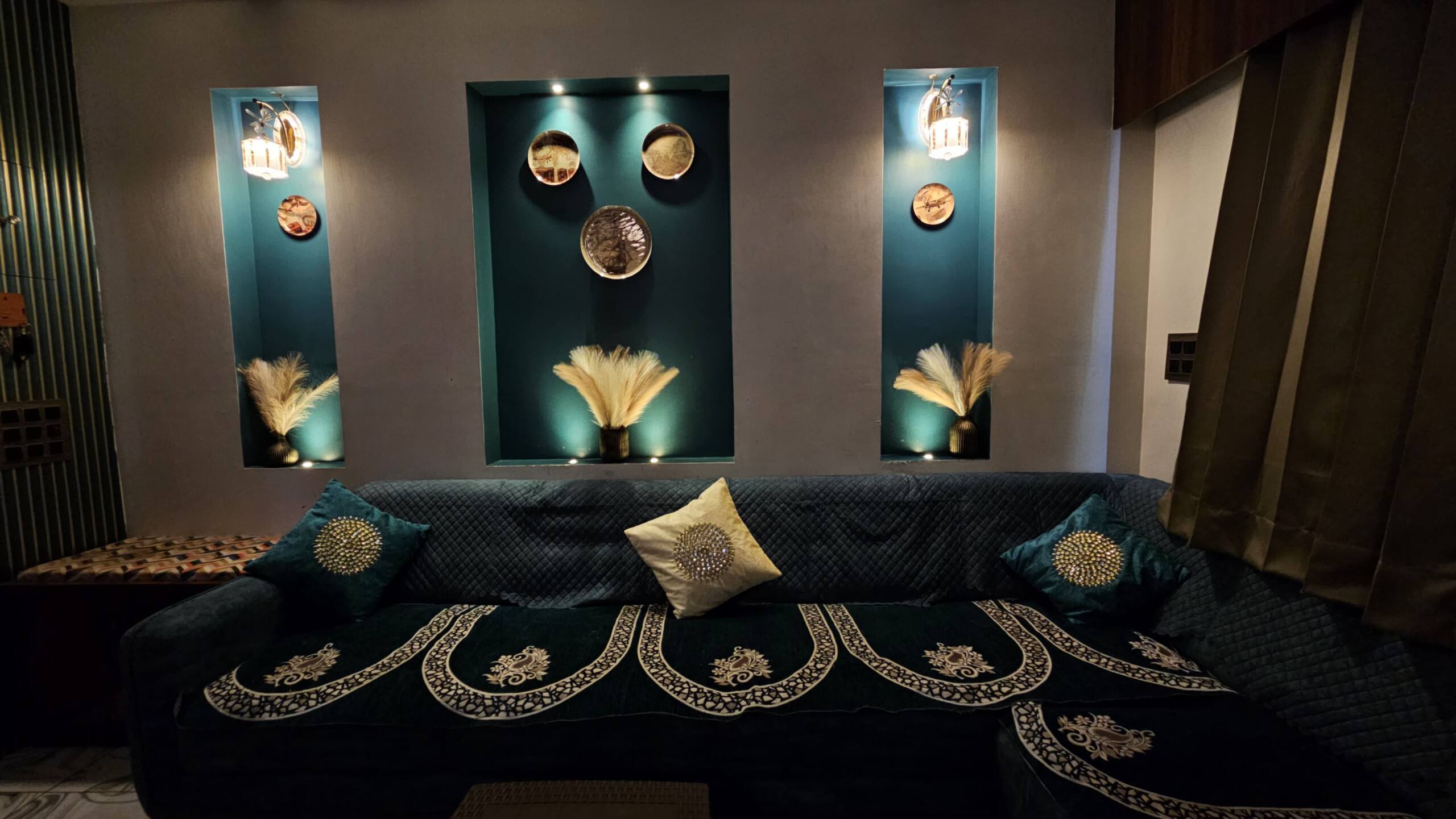 2BHK Luxury Apt Central Ahmedabad Riverfront - Tap to explore photos