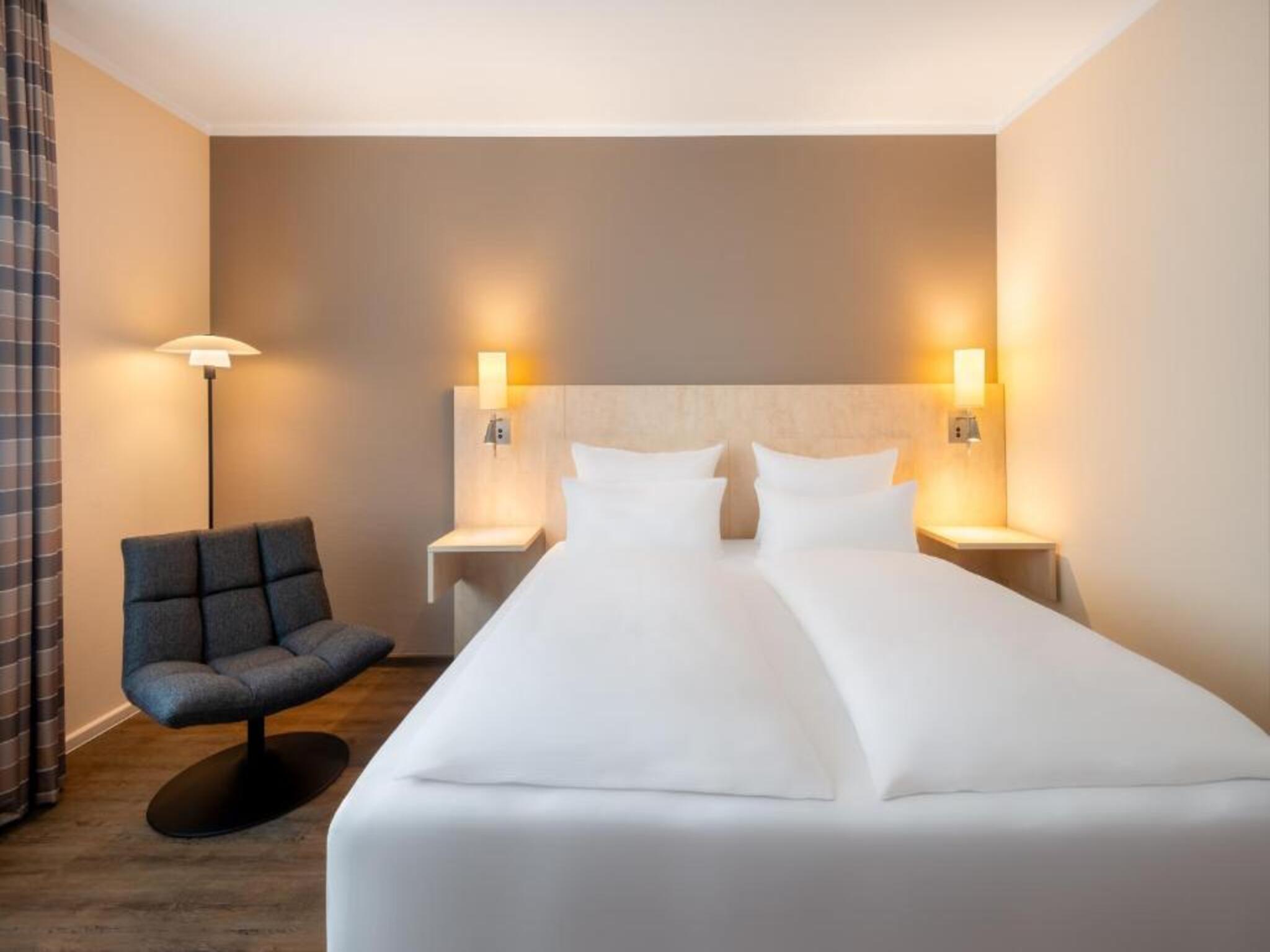Sunday Hotel Bielefeld Johannisberg - Tap to explore photos