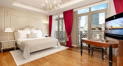 CVK Park Bosphorus Hotel Istanbul Room Type - LUXURY SUITE CITY VIEW